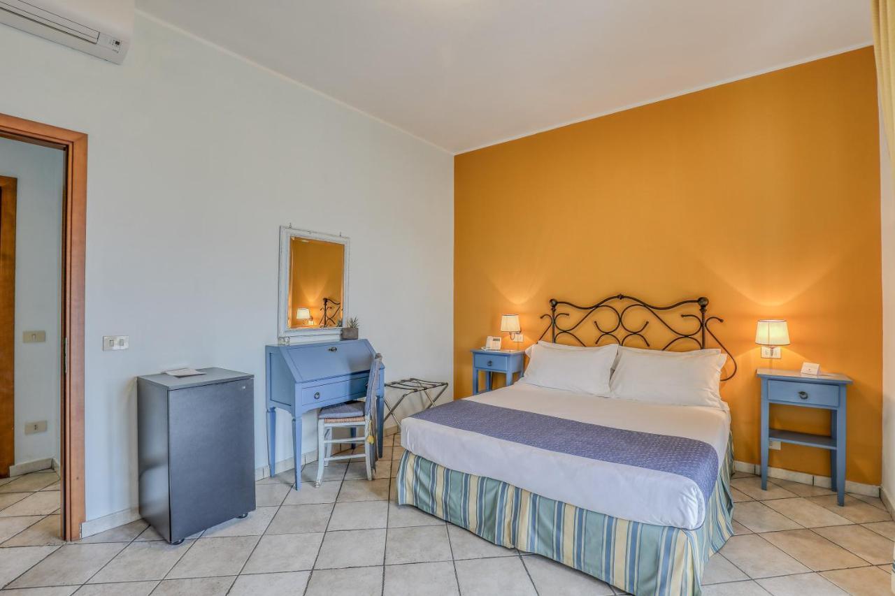 Hotel Albatros Varigotti Exterior photo