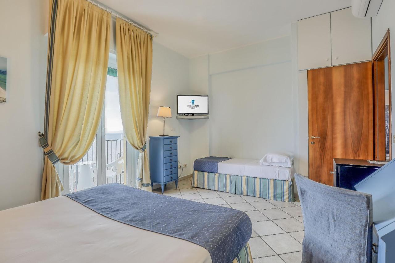 Hotel Albatros Varigotti Exterior photo