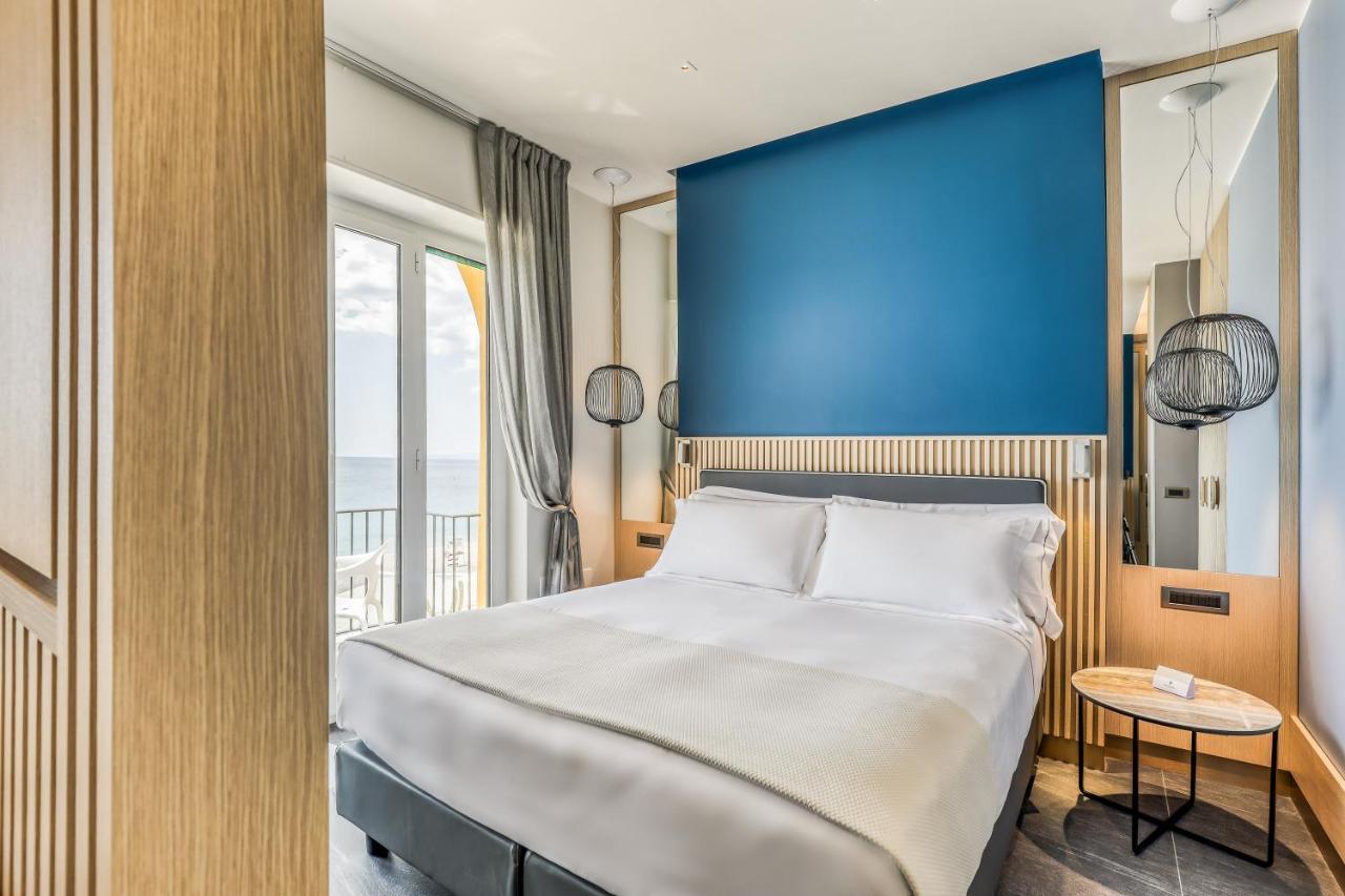 Hotel Albatros Varigotti Exterior photo