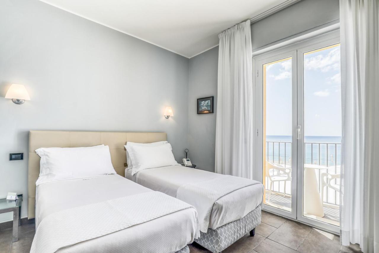 Hotel Albatros Varigotti Exterior photo