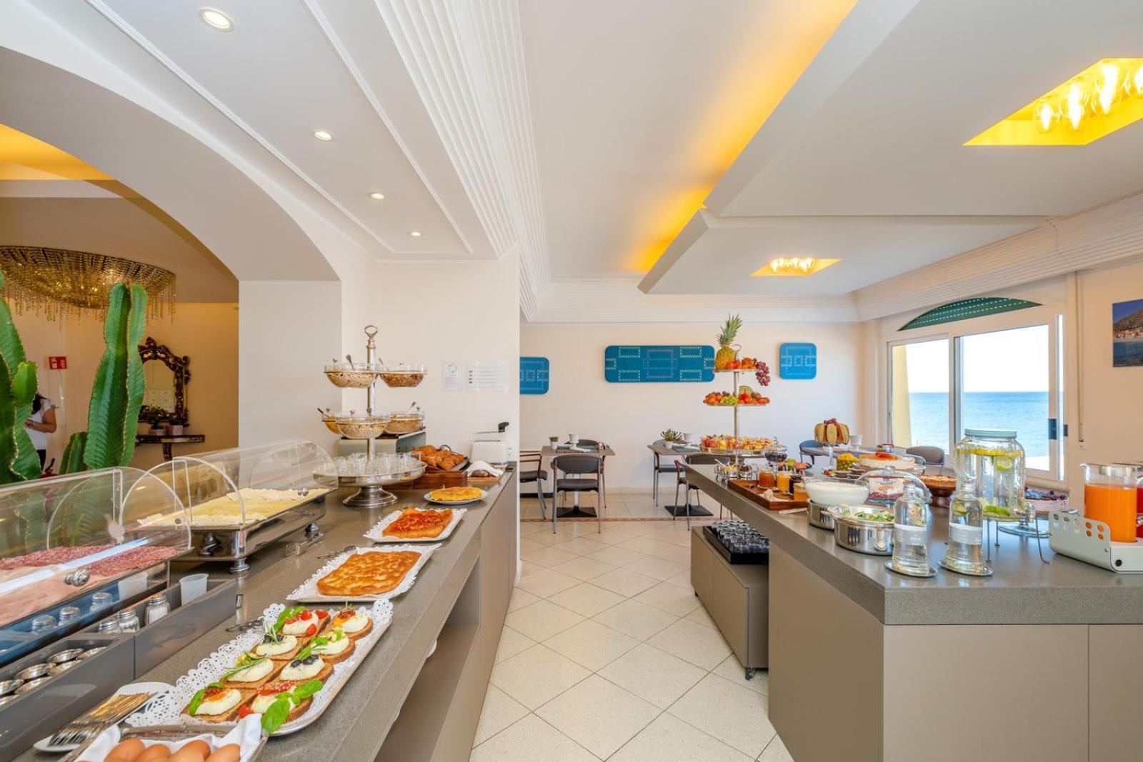 Hotel Albatros Varigotti Exterior photo