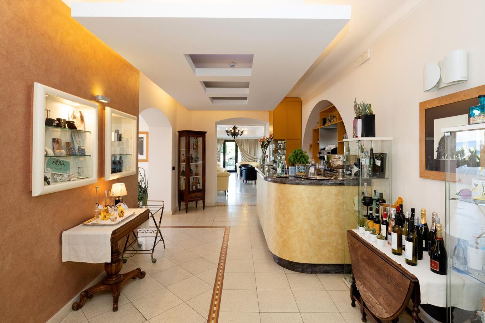 Hotel Albatros Varigotti Exterior photo