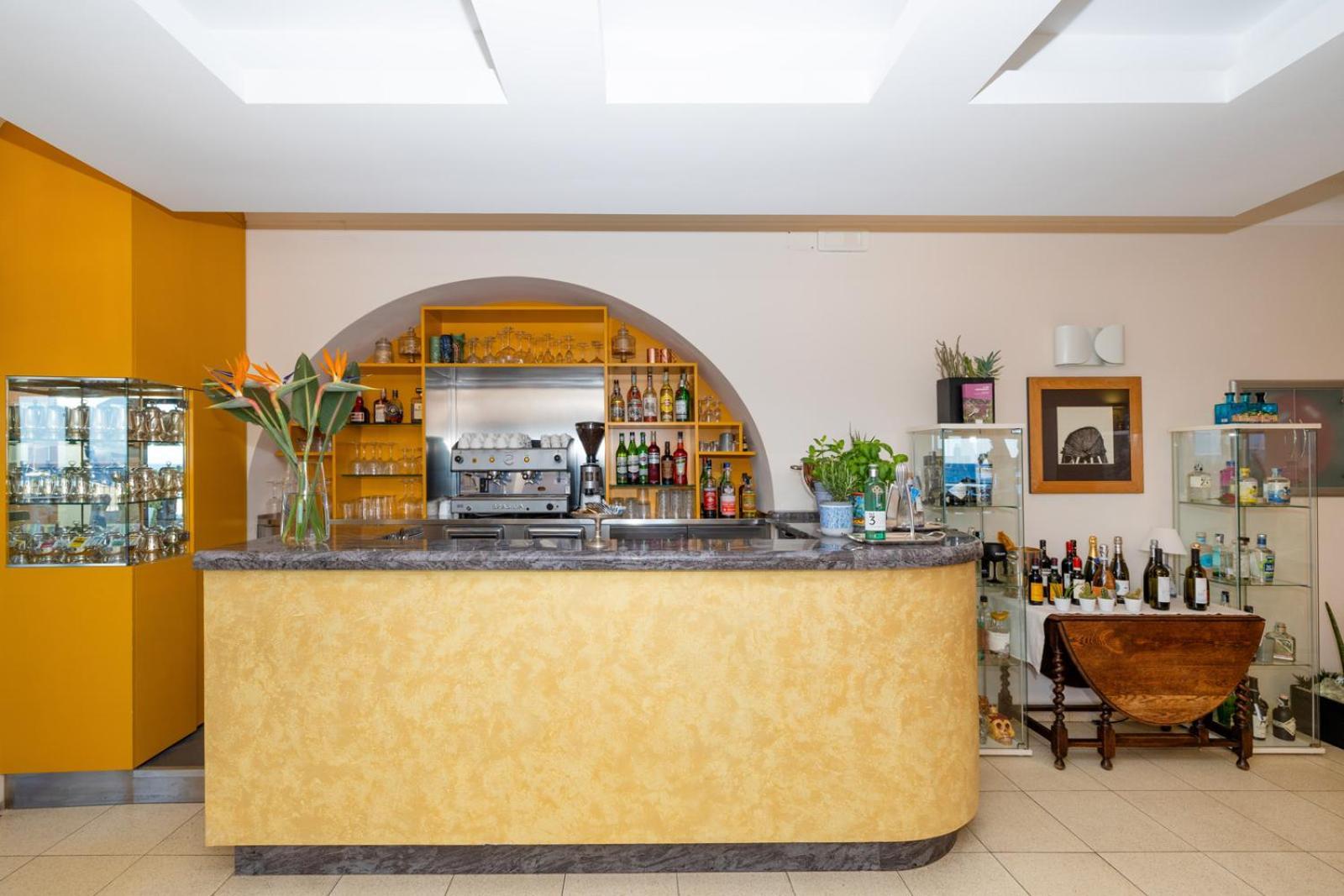 Hotel Albatros Varigotti Exterior photo