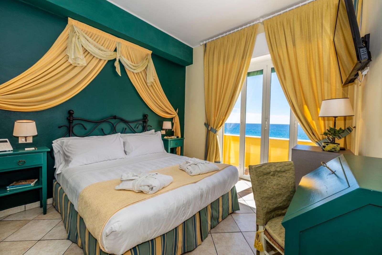 Hotel Albatros Varigotti Exterior photo